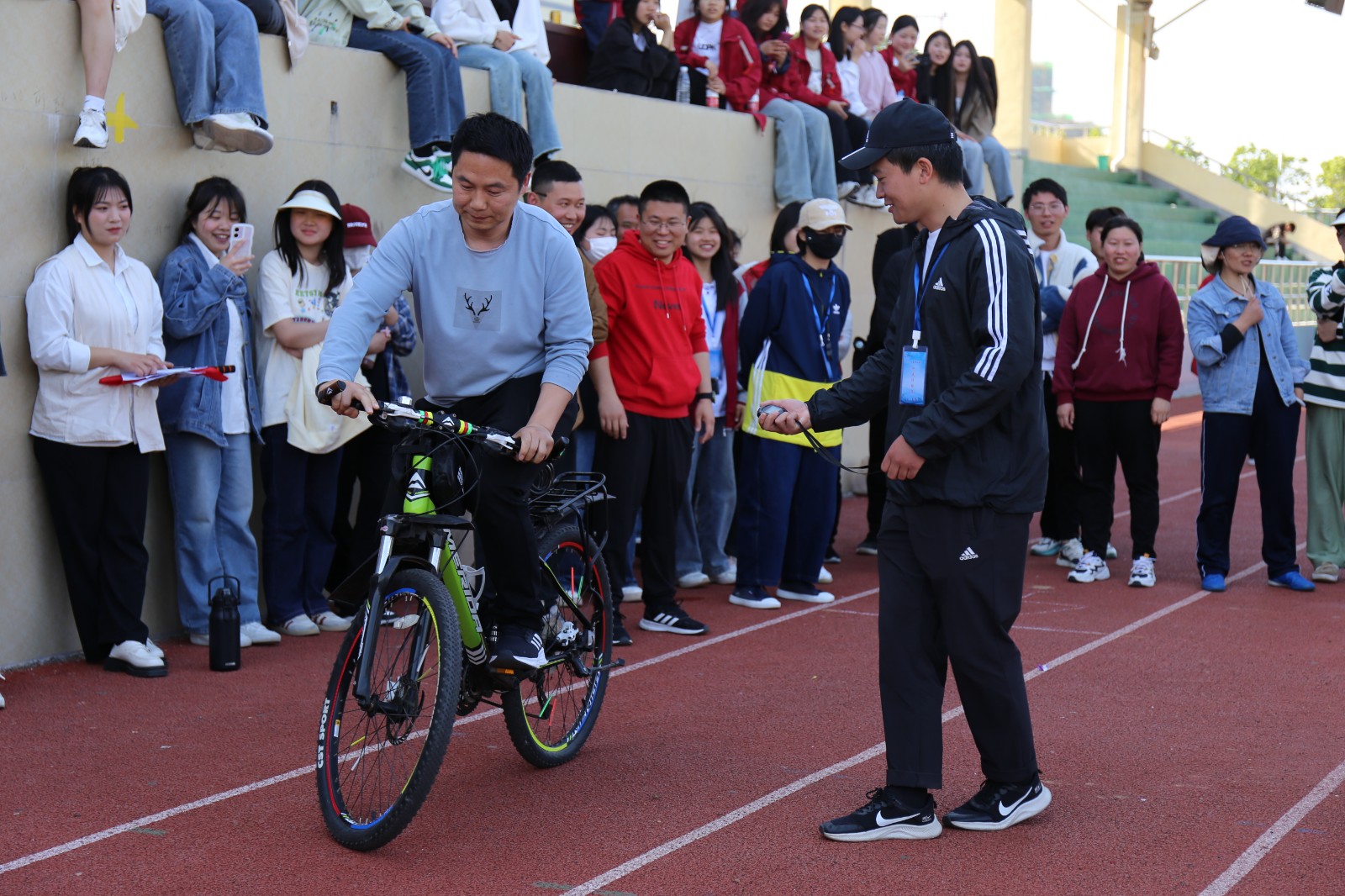亳州中药科技学校2023年春季田径动会系列报道之七：慢骑自行车 耐力之战3.jpg