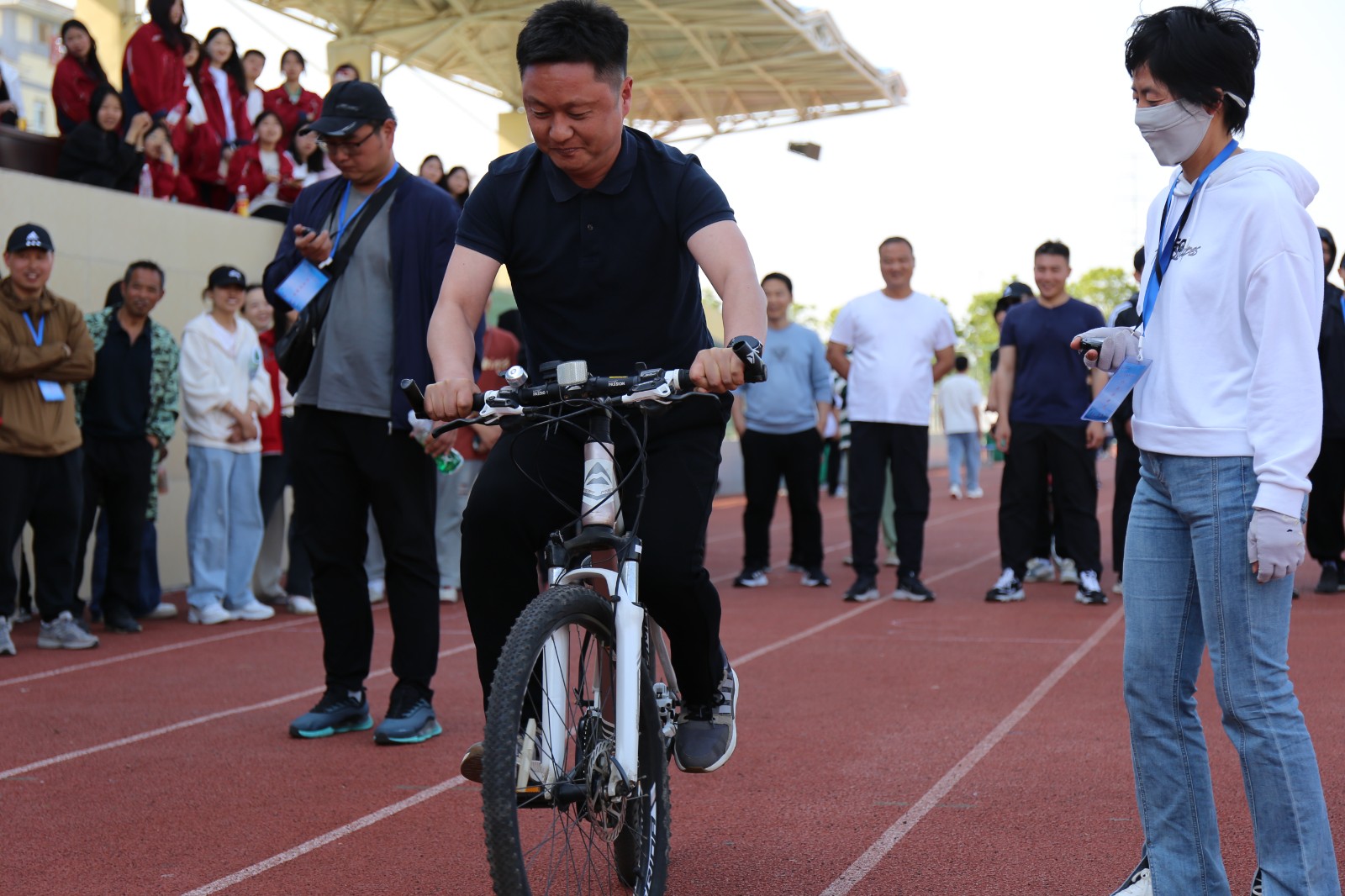 亳州中药科技学校2023年春季田径动会系列报道之七：慢骑自行车 耐力之战1.jpg